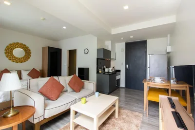 Appartamento con balcone — The Deck Condominium Patong Beach